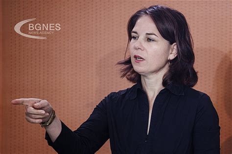 Германската външна министърка: Работим денонощно, за да спасим за...