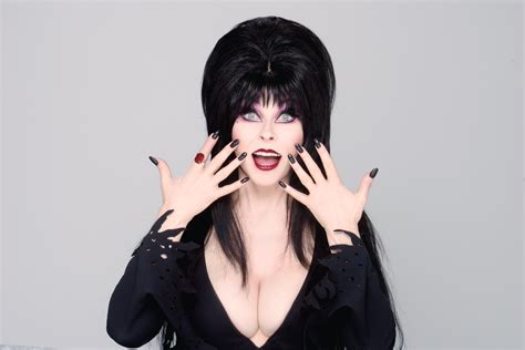 Elvira reveals her dream costume for Halloween - Anaheim news - NewsLocker