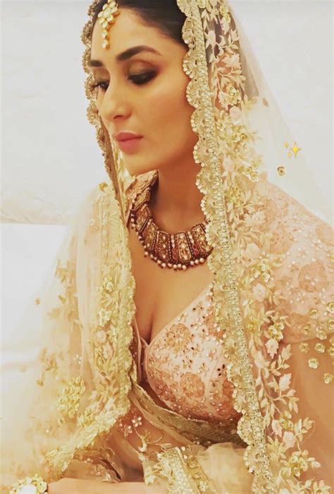 Kareena Kapoor Follow @aRchit3298 on Twitter #beautiful #hot #