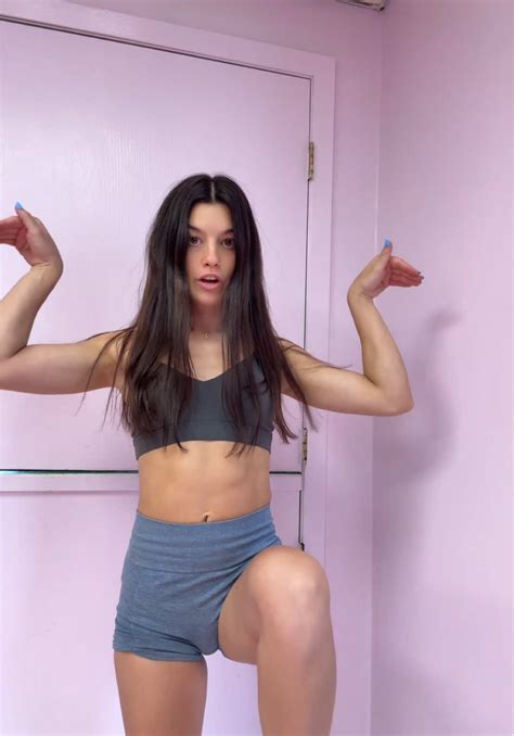 Nicole Skirts (@nicoleskirts) - Urlebird