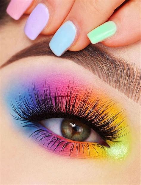 Beautiful Makeup Artist Tips For Colorful, Glittering And Dark ...