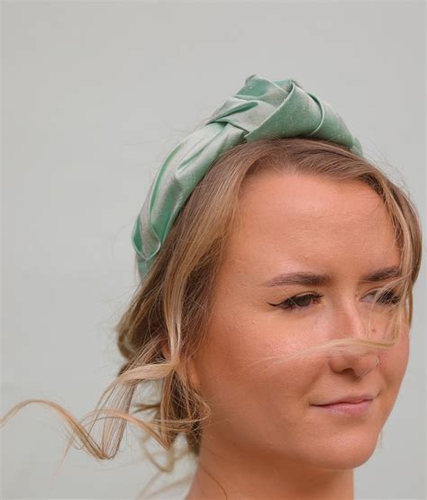 Professional secrets to creating wedding guest hair styles that last 11