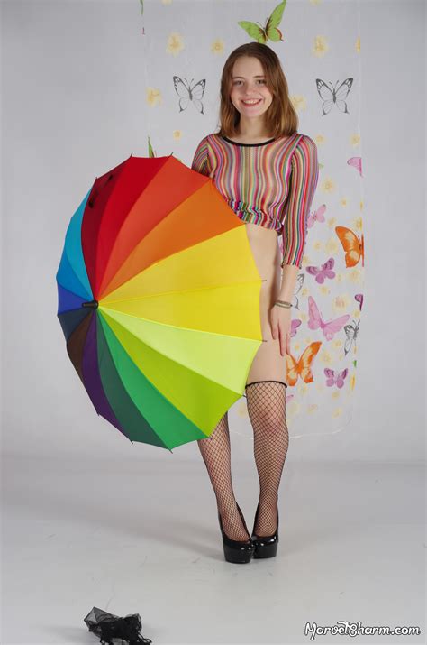 Marvel Charm Nicolette Rainbow 081 — Postimages