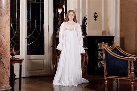 Alisia Dress – L O S K I