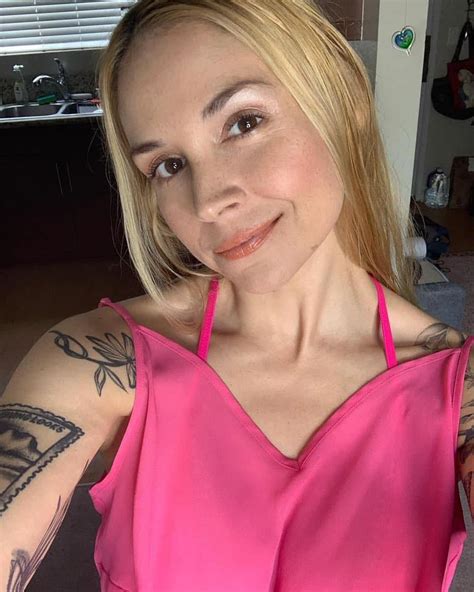 The Sarah VandeKka Story: It's More Inspiring Than You Think - h6r8ms3