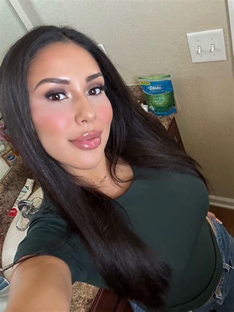 Amy De La Vega - Amy De La Vega added a new photo.