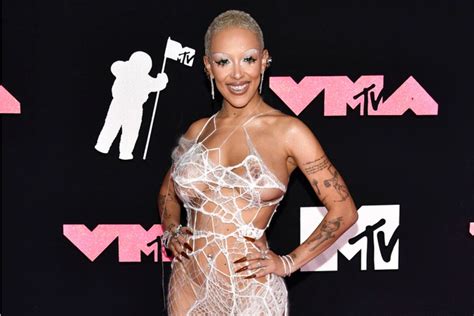 Doja Cat steals the spotlight at the 2023 MTV VMAs with sheer spider ...