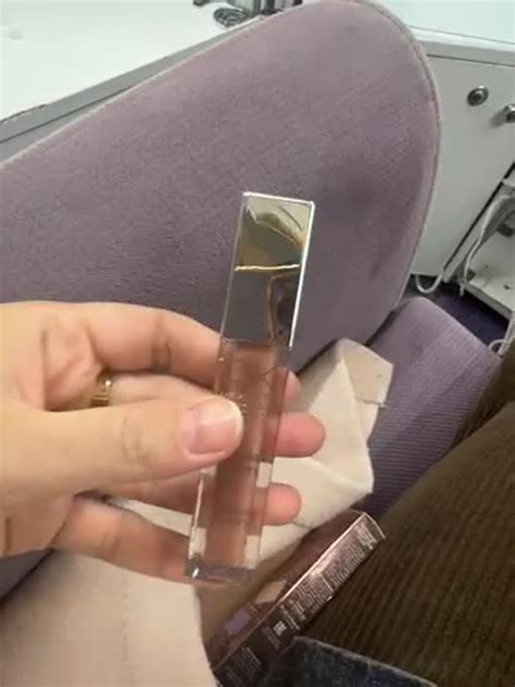OK BEAUTY Легкий сияющий блеск для губ OK BEAUTY COLOR SALUTE LIGHT ...