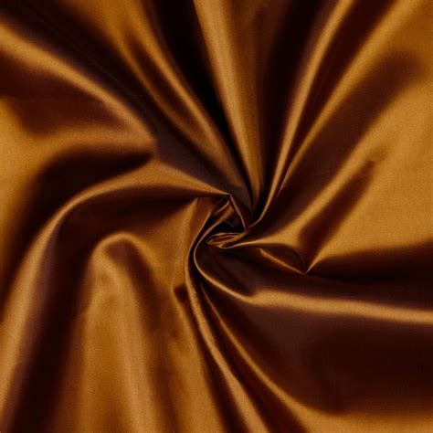 Satin verarbeiten | 8 Tipps & Tricks für Selbernäher - Stoffpalast