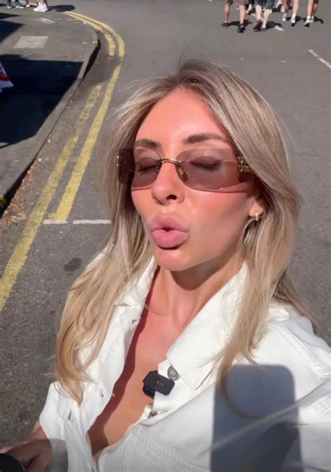 Infamous Bonnie Blue taunts Premier League club with selfie after being