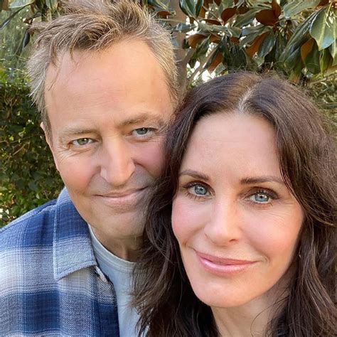 courteney   matthew perry  friends reunite masalacom