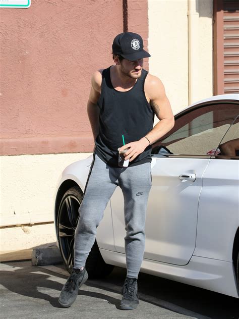 40 Photos of Hot Guys in Sweatpants