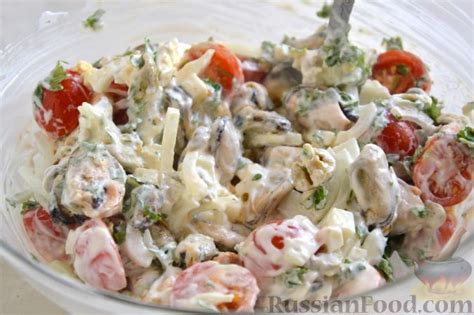 Рецепт: Салат с маринованными мидиями на RussianFood.com