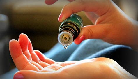 oregano oil  natural safe  effective acne treatment