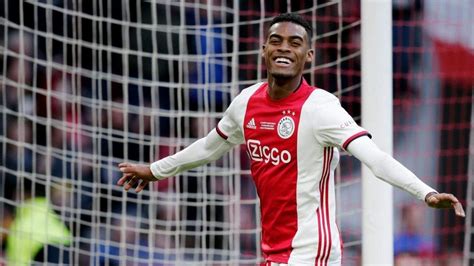 Ajax star Ryan Gravenberch targeted by Manchester United