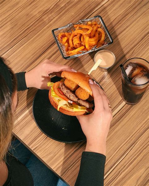 BURGER LOVERS (@burgerloverslebanon) • Instagram photos and videos