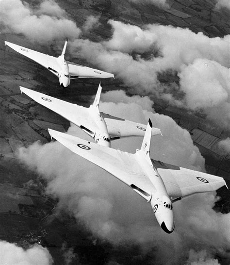 aircraft design - Why did Britain develop three different bombers (V ...