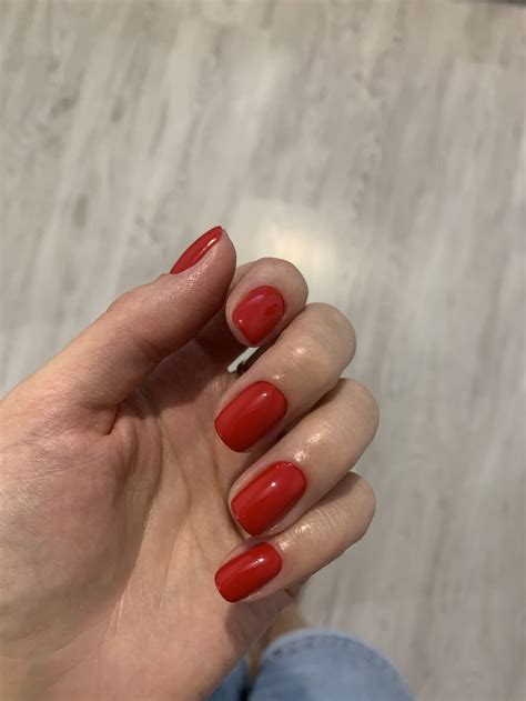 Red manicure 💅🏻 | Красивые ногти, Ногти, Красный маникюр