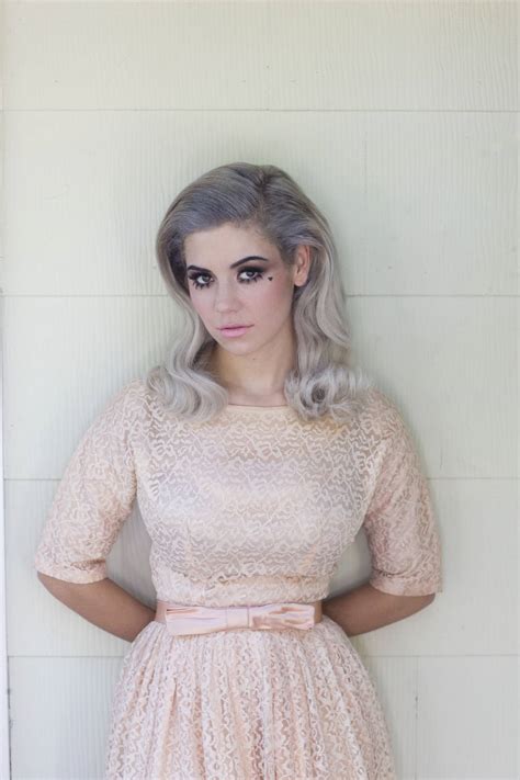 Download Mesmerizing Portrait of Marina and the Diamonds Wallpaper