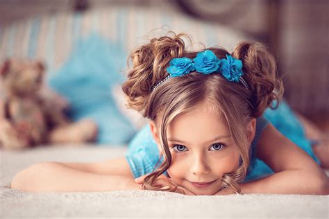 Hairstyles για κορίτσια για μια φωτογραφία (22 φωτογραφίες): πώς να ...