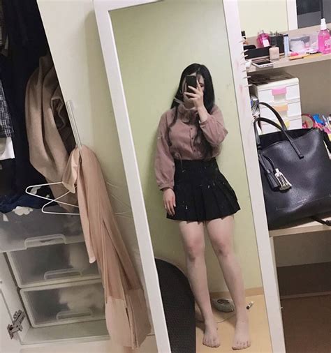 @pzoun on Instagram: “귀가...” | 여신, 검정색, 사람