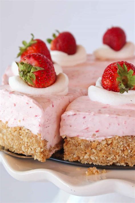 Strawberry Squirt Cake: A Recipe That's Both Simple & Stunning - ypyc17d