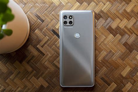 motorola   ace review  weak hand  verge