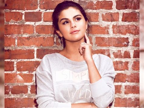 Unseen Photos of Selena Gomez: A Rare Glimpse - cctm1i6