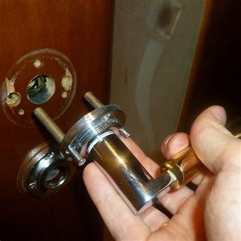 Ремонт дверных ручек входных дверей: основные виды поломок | Двери Дома