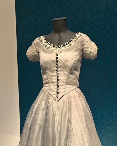 Estelle | Alice’s dress from Alice in Wonderland (2010). I remember