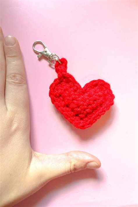 Crochet Heart Keychain Pattern - thecaffeinatedsnail.com