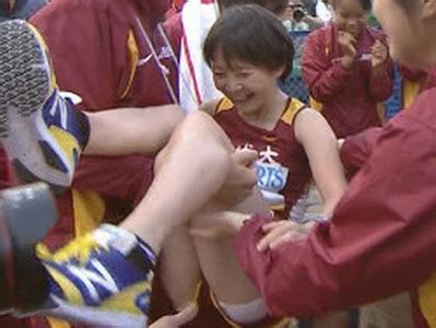 全日本大学女子駅伝で名城大学の女子選手のパンツが胴上げで丸見え : erohadakawork