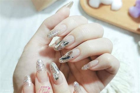 Classic Gel Manicure with Complimentary Nail Art Painting in Singapore