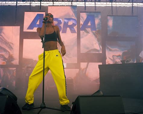 close  abra   onstage style  full moon festival  vogue
