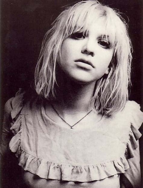 19 Pictures of Young Courtney Love
