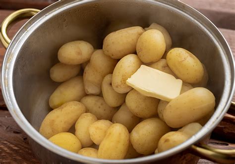 Молодая картошка с маслом и укропом: рецепт приготовления