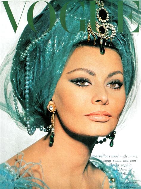 Vogue US July 1965 Sophia Loren photographed by... - s'endommager