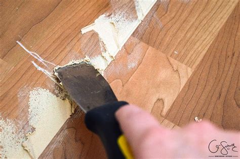 how to fix gap in laminate flooring