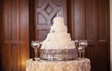Gown-Inspired Wedding Cake