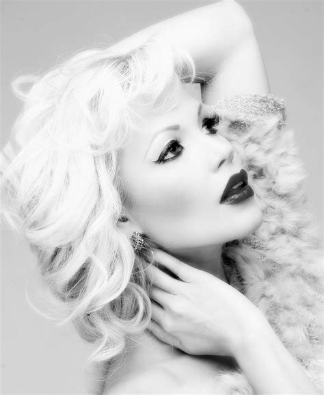 TW Pornstars - Derly Baena. Twitter. Se extraña todo de mi Colombia y