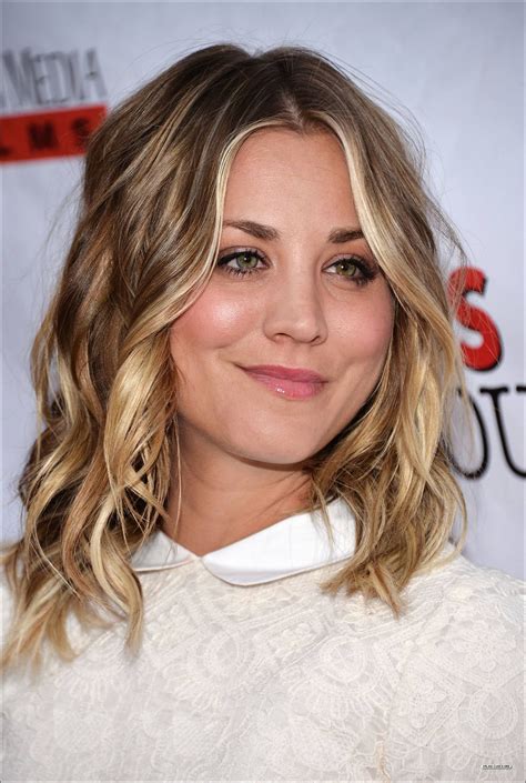 Kaley Cuoco Hot