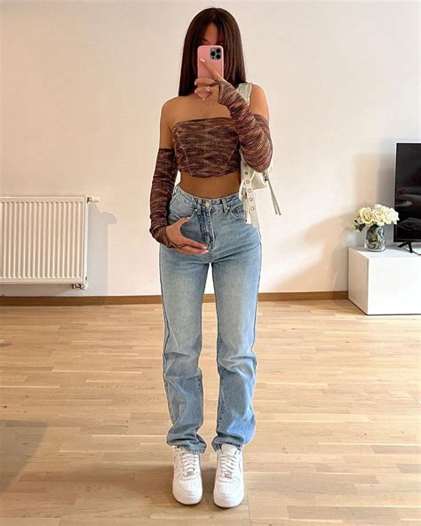 Brown crop top with jeans | Outfits, Causual outfits, Cute simple outfits