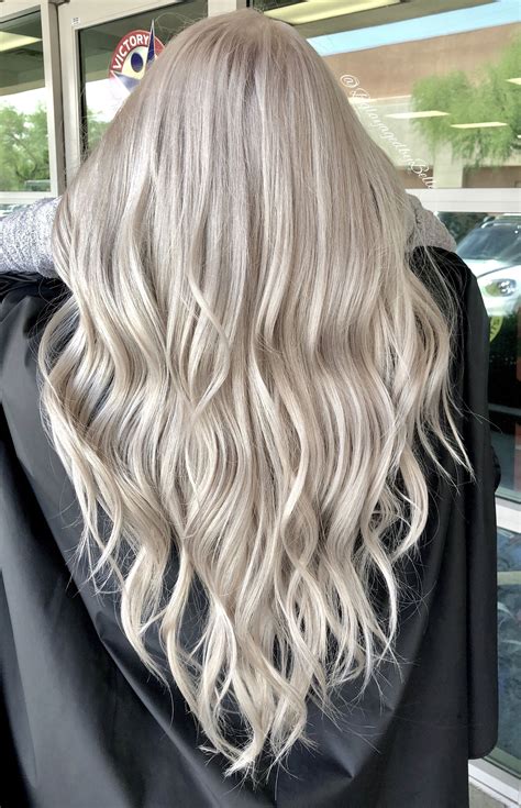 Platinum blonde, icy blonde hair by @balyagedbyBelle | Silver blonde