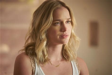 Elizabeth Lail [4248x2832] | Scrolller
