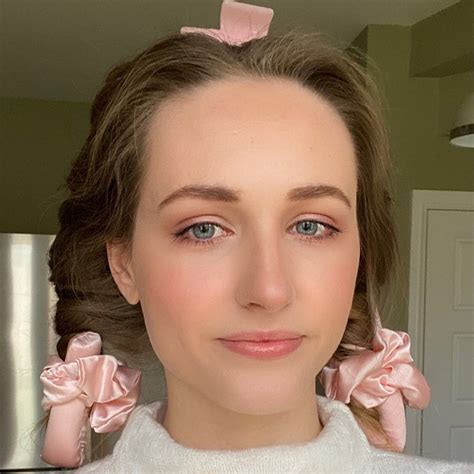 Heatless styling tools will redefine how we do short hair with curly 22