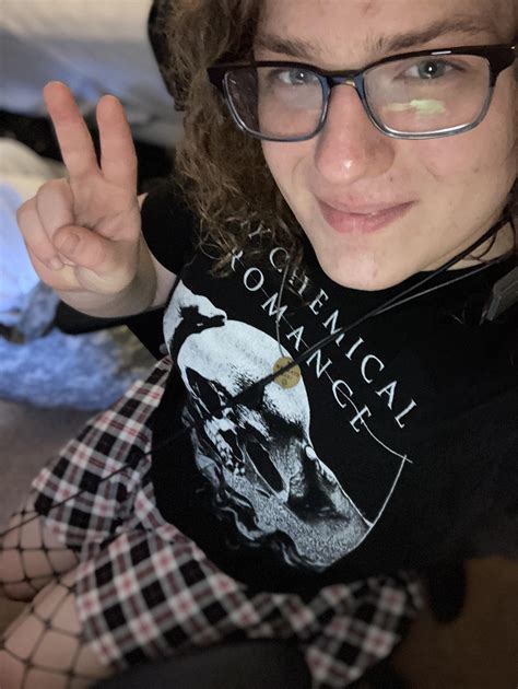 Just your feminine healer main being cute [NB21] : r/femboy