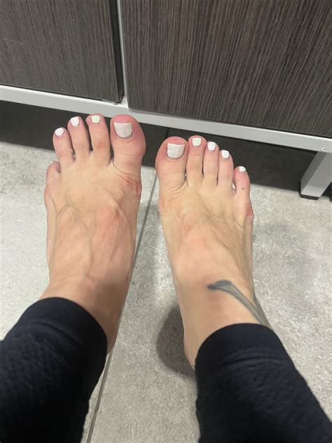 Sweaty Gym Feet 😩 : r/PublicFeetPics