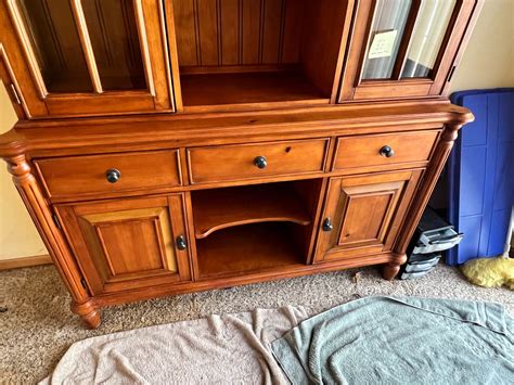 8 piece furniture set Chris Madden knotty pine - Buffets & Sideboards
