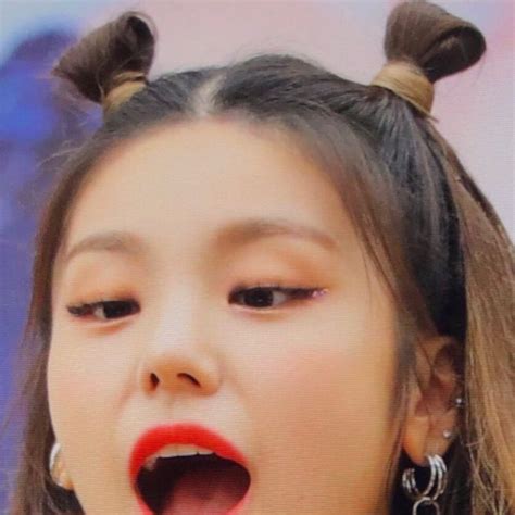 Pin by ♡ 𝐋𝐀𝐕𝐈𝐄 ⻚ on ⠀— baby yeji. | Itzy, I love girls, Kpop girls