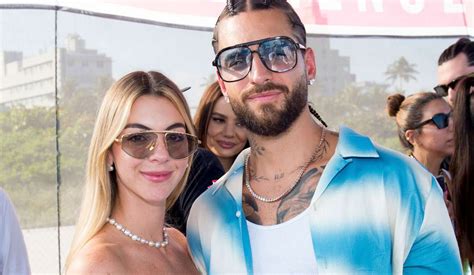 Maluma y su novia estarían dando pistas de compromiso, según algunos
